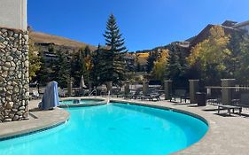 Ski In-Out With King Bed, Outdoor Hot Tub, Pool & Kitchen - No Resort Fee